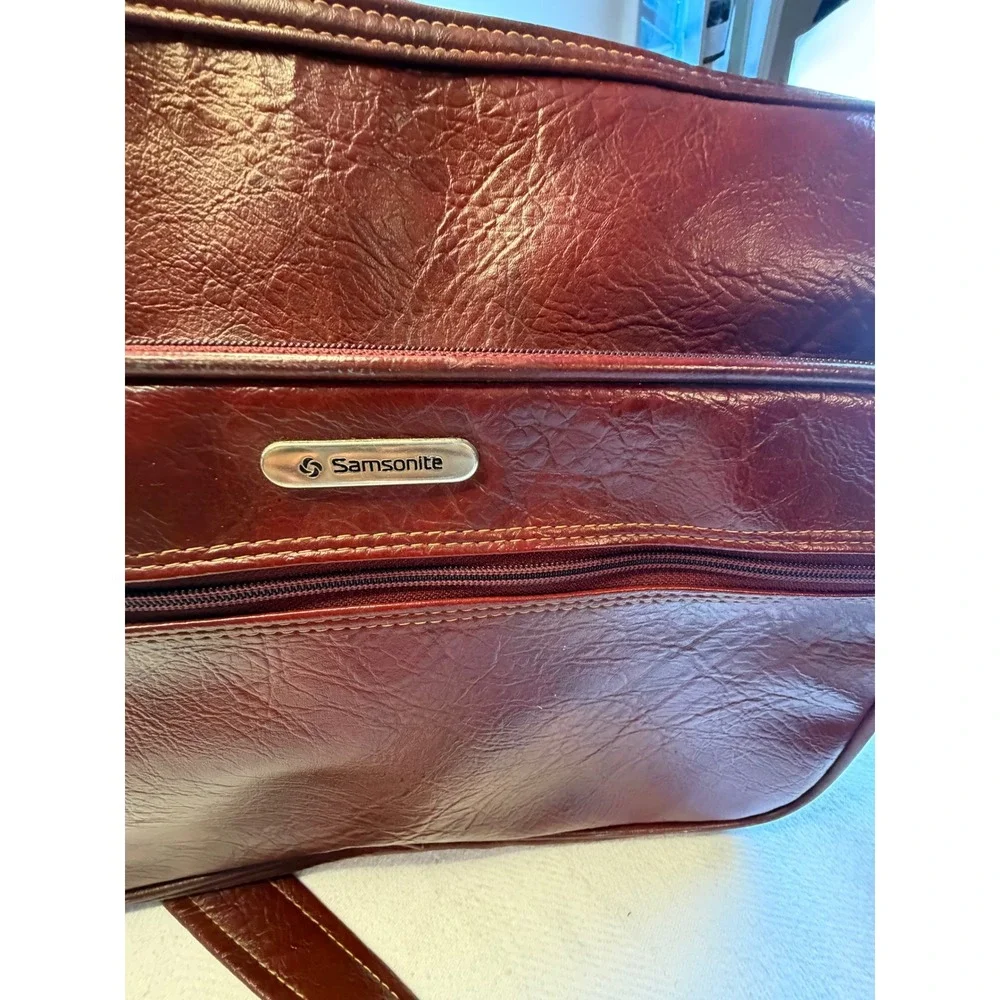 Samsonite Vtg Burgundy Faux Leather Messenger Bag Crossbody Travel Carry-On